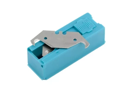 Лезвия 19 мм трапециевидные крючкообразные пластиковый пенал 12 шт GROSS 79379 купить в Муравленко