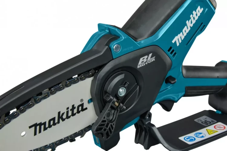 Аккумуляторная цепная пила 12V, 10см Makita UC100DZ (без АКБ и ЗУ) купить в Муравленко