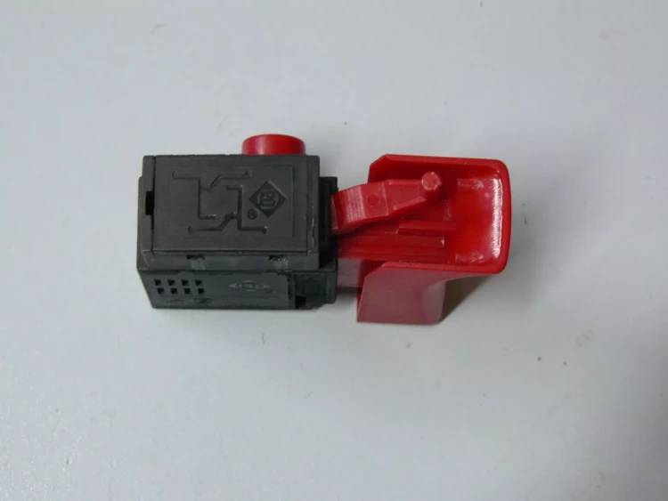 Выключатель FA2-4/1 BEK 4(4)A 250V~ 5E4 V000-000-677 купить в Муравленко