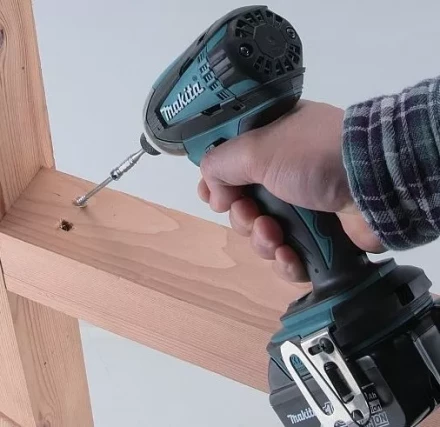 Аккумуляторная дрель -шуруповерт Makita DTD146RFE купить в Муравленко